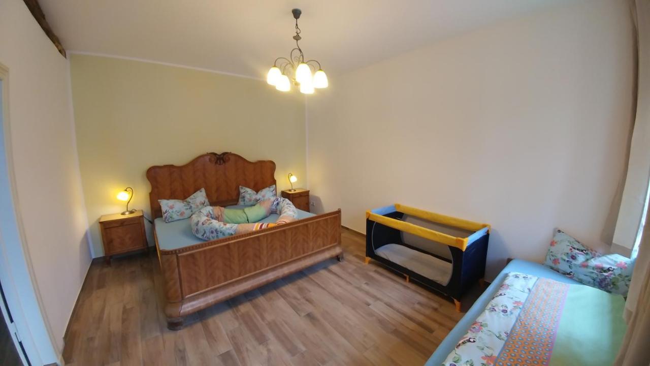 Mirabellenhof - Kleine Ferienwohnung Mit Altstadtblick Бізенталь Екстер'єр фото